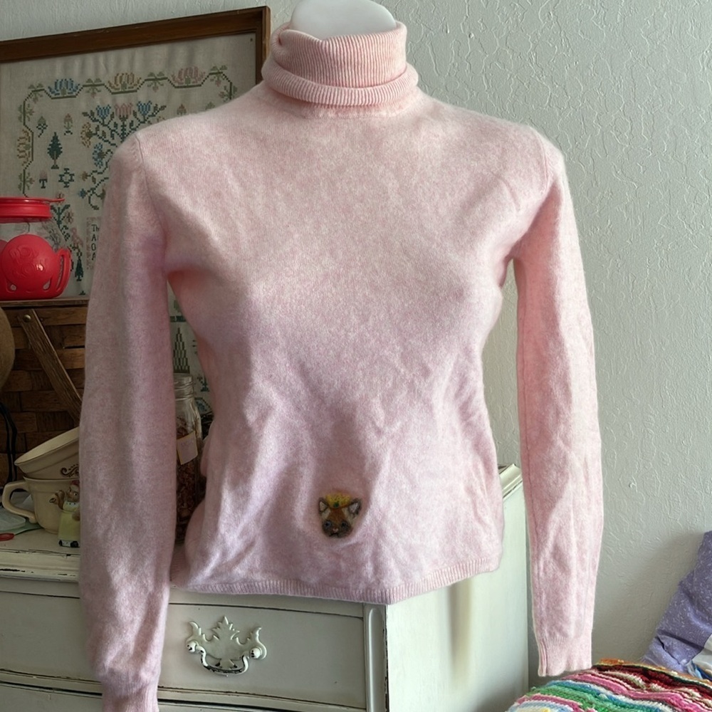 Maxine Couture 100% cashmere turtleneck sweater with felted royal  cat M